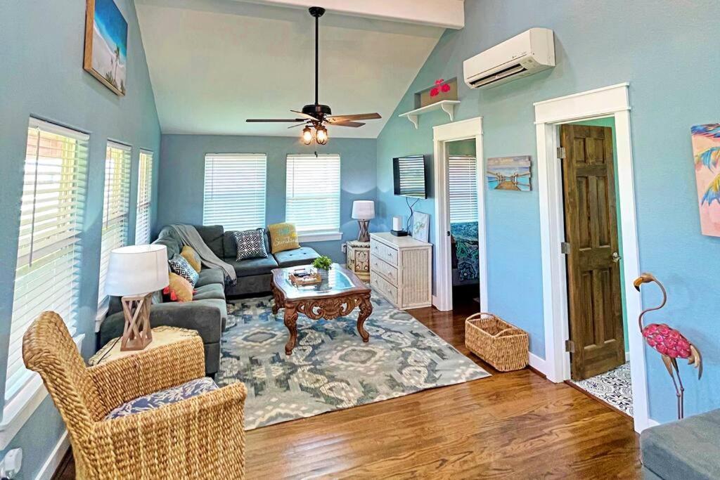 The Pink Flamingo Beach Gulf Views Freeport Exterior photo